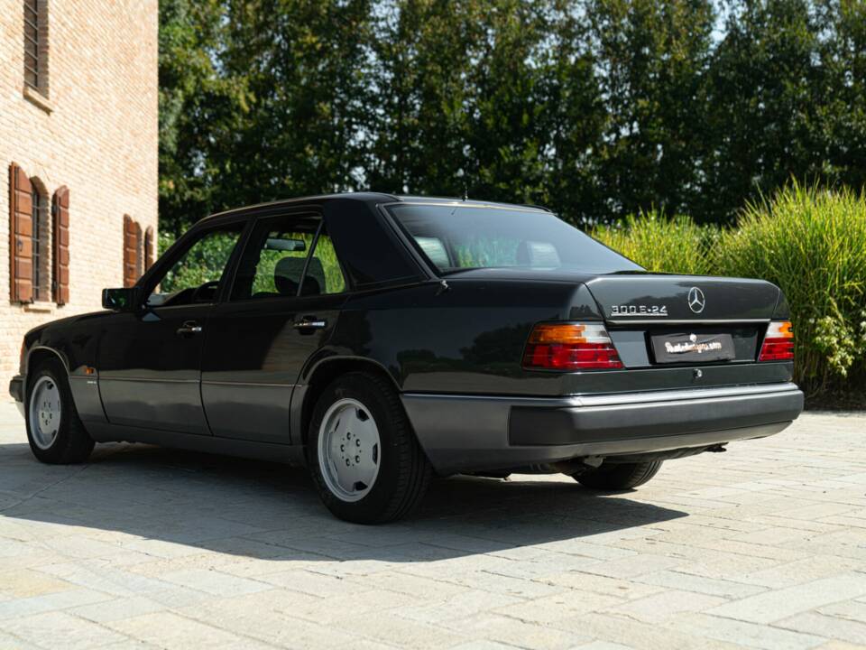 Bild 7/50 von Mercedes-Benz 300 E-24 (1989)