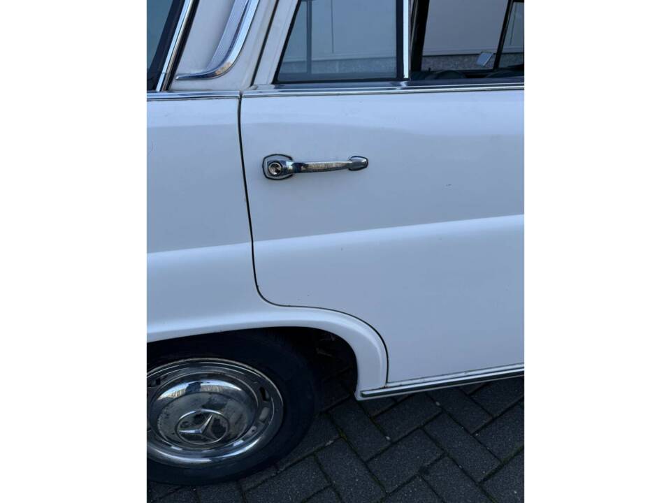Bild 19/50 von Mercedes-Benz 230 (1968)