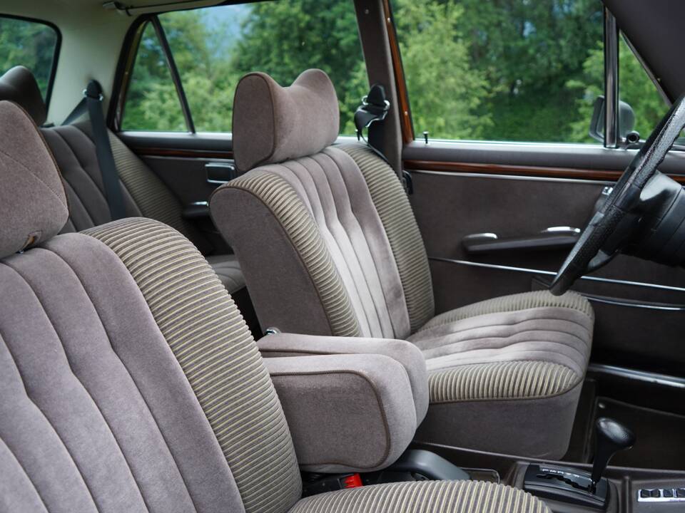 Afbeelding 17/89 van Mercedes-Benz 300 SEL 6.3 (1972)