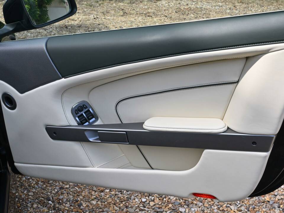 Bild 26/49 von Aston Martin DB 9 (2013)