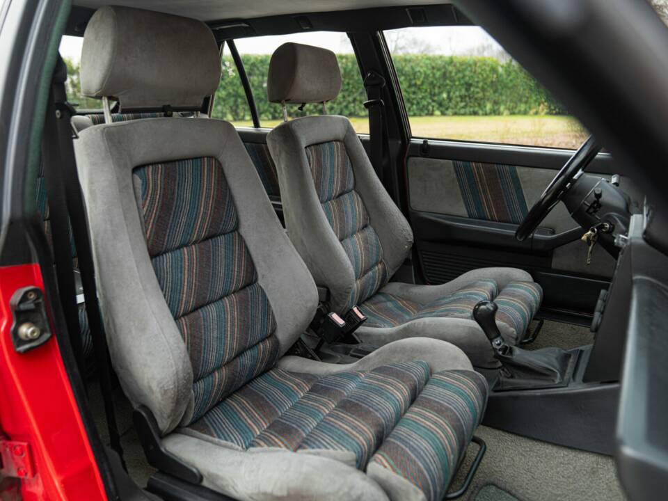 Image 29/50 of Lancia Delta HF Integrale 16V (1989)