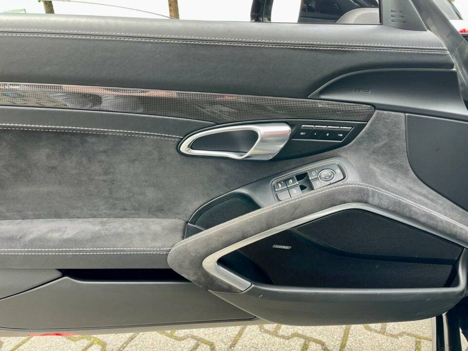 Image 16/19 of Porsche 911 Carrera 4 GTS (2017)