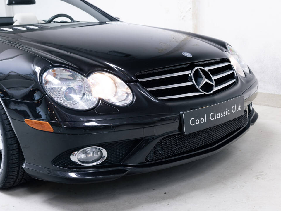 Image 30/43 of Mercedes-Benz SL 55 AMG (2007)