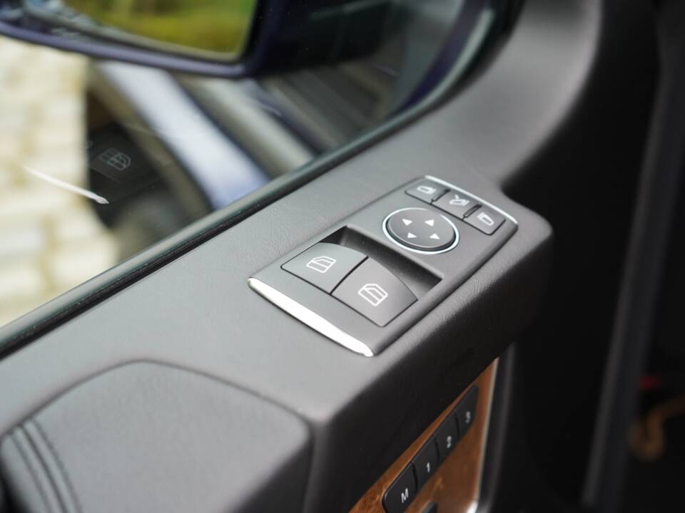 Image 14/17 of Mercedes-Benz G 500 (LWB) (2013)