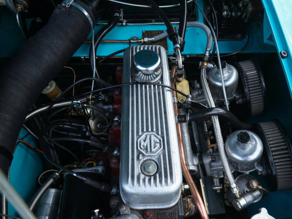 Image 17/50 of MG MGA 1600 (1958)