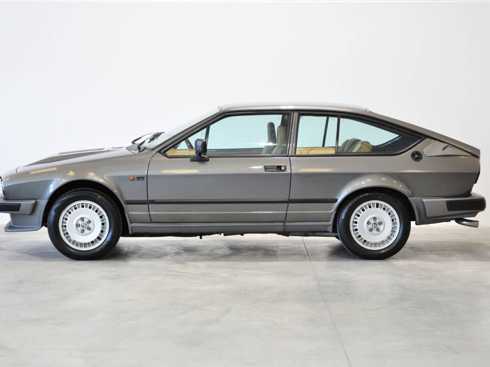 Imagen 15/34 de Alfa Romeo GTV 6 2.5 (1986)