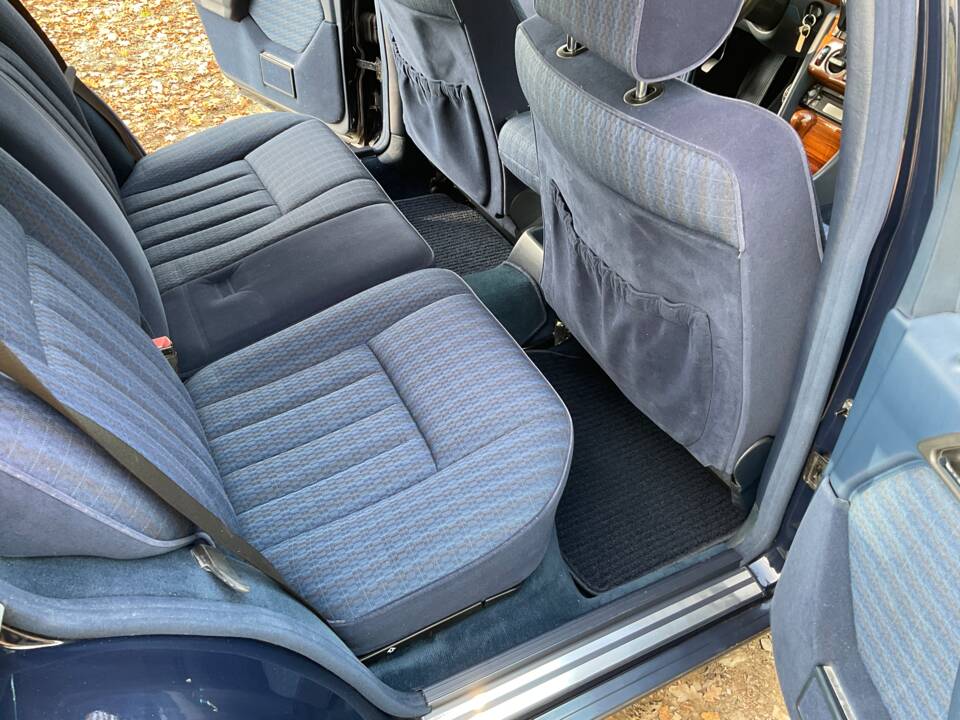 Image 58/149 of Mercedes-Benz 320 TE (1993)