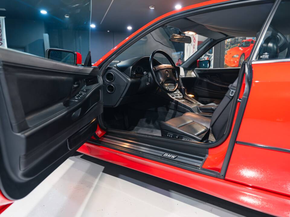 Image 23/33 of BMW 850i (1991)