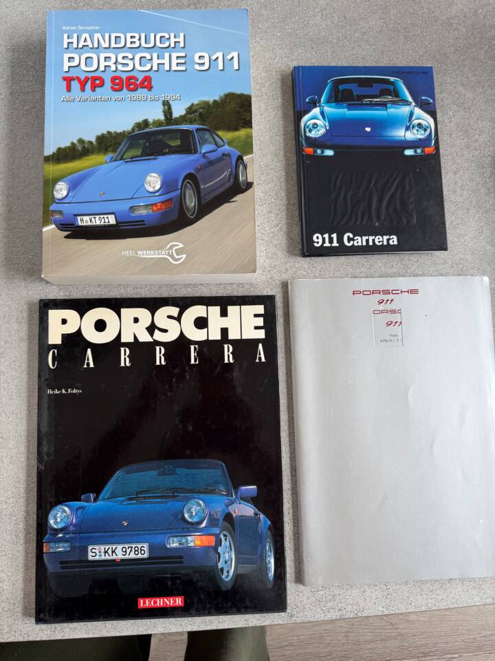 Image 17/21 of Porsche 911 Carrera 2 (1991)
