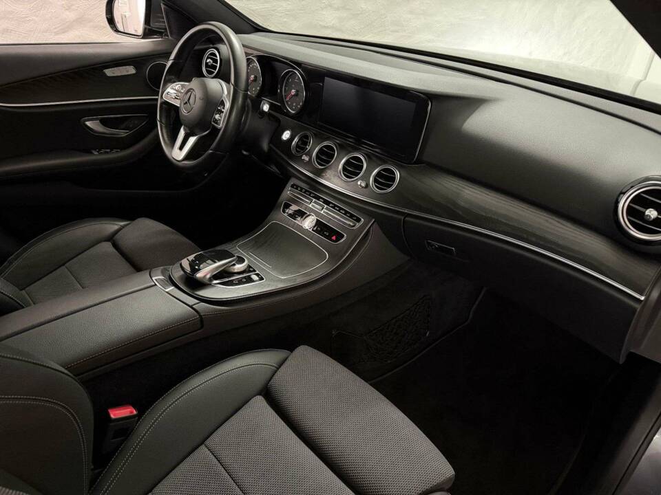 Image 21/32 of Mercedes-Benz E 200 d (2020)