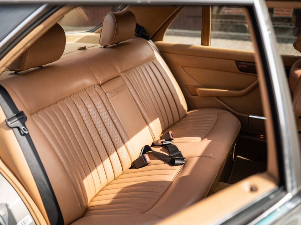 Bild 52/76 von Mercedes-Benz 500 SEL (1985)
