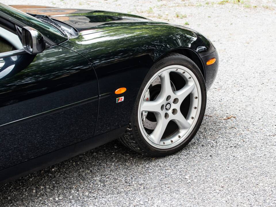 Afbeelding 24/43 van Jaguar XKR (2003)