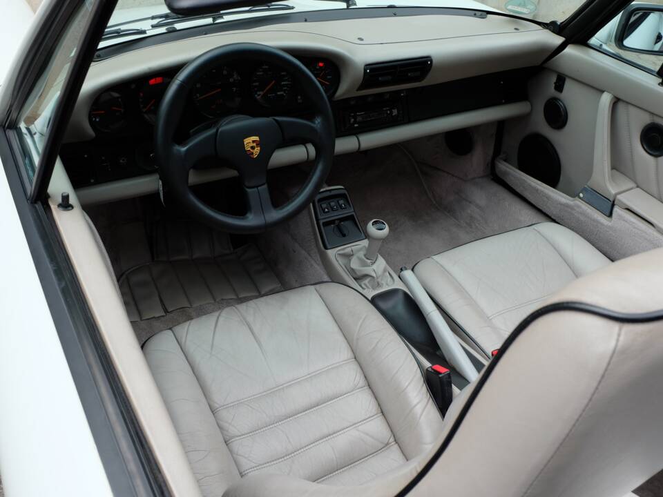 Afbeelding 22/59 van Porsche 911 Carrera 2 (1991)