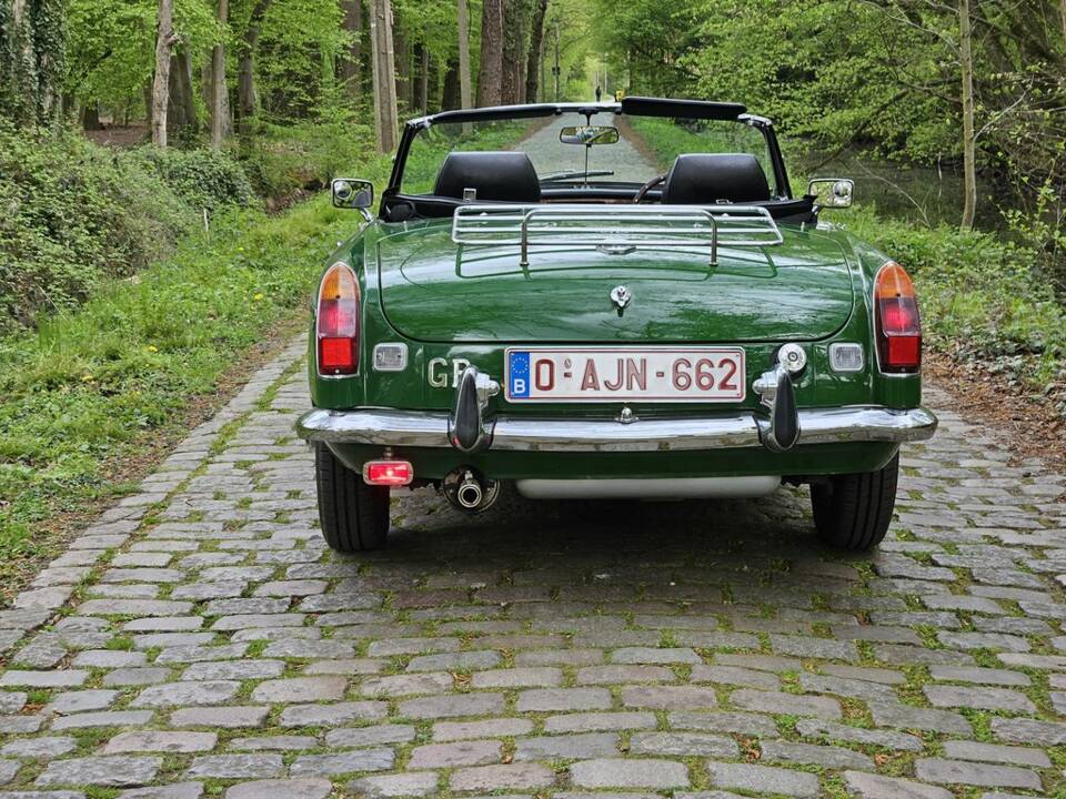 Image 6/8 of MG MGB (1977)