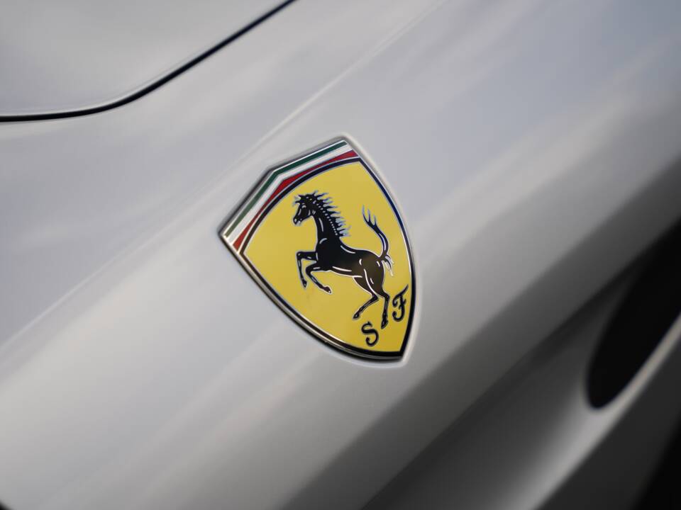 Bild 47/50 von Ferrari California T (2015)