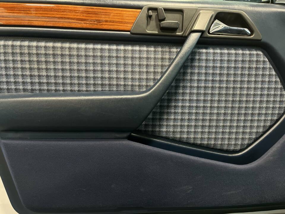 Imagen 16/22 de Mercedes-Benz 220 TE (1993)