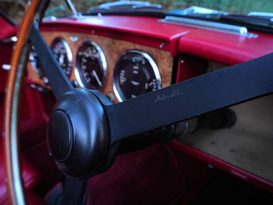 Image 18/29 of Aston Martin DB 2/4 Mk II DHC (1955)