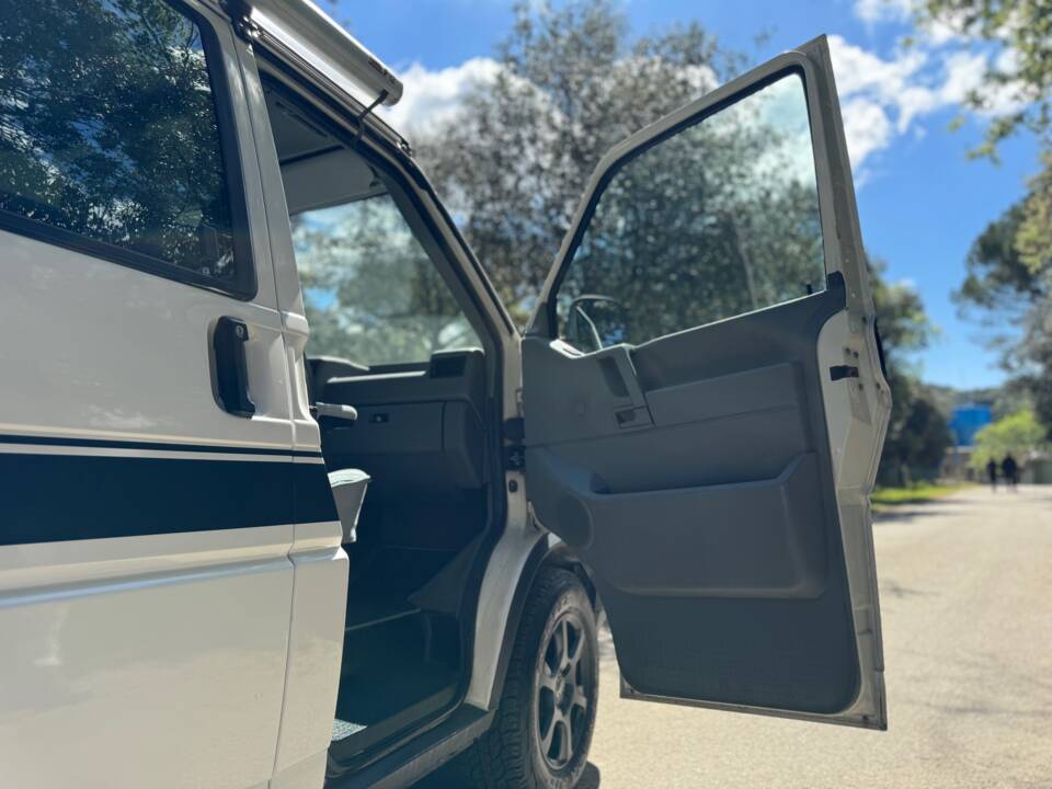 Immagine 17/36 di Volkswagen T4 Multivan 2.5 Syncro (1994)