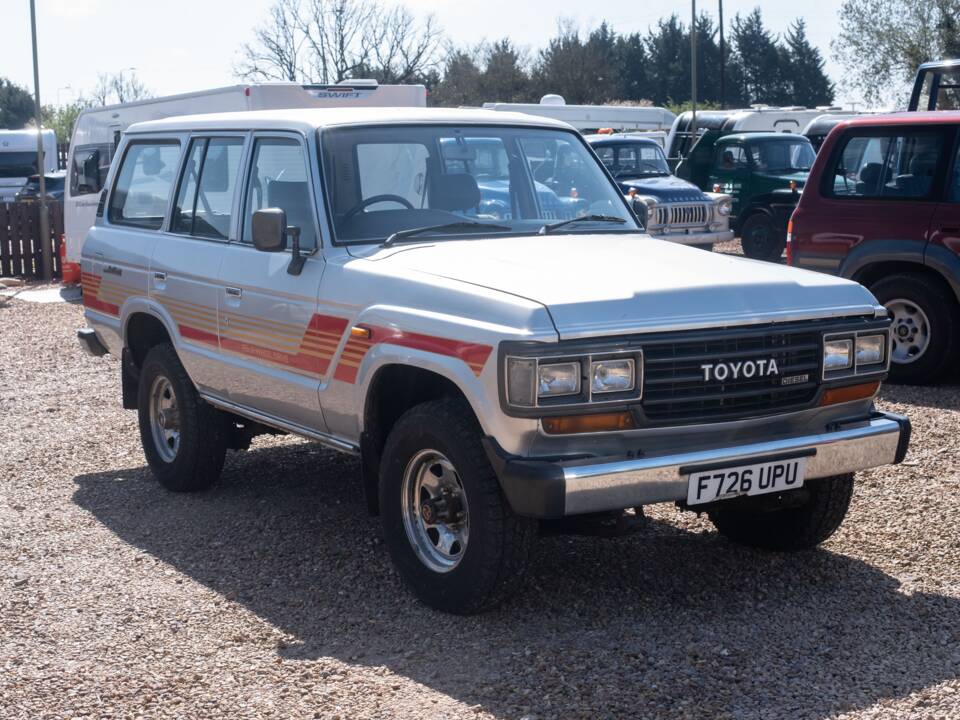 Image 33/46 of Toyota Land Cruiser FJ 62 (1988)