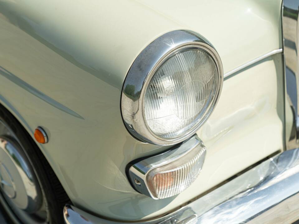 Image 17/50 of Mercedes-Benz 200 (1966)