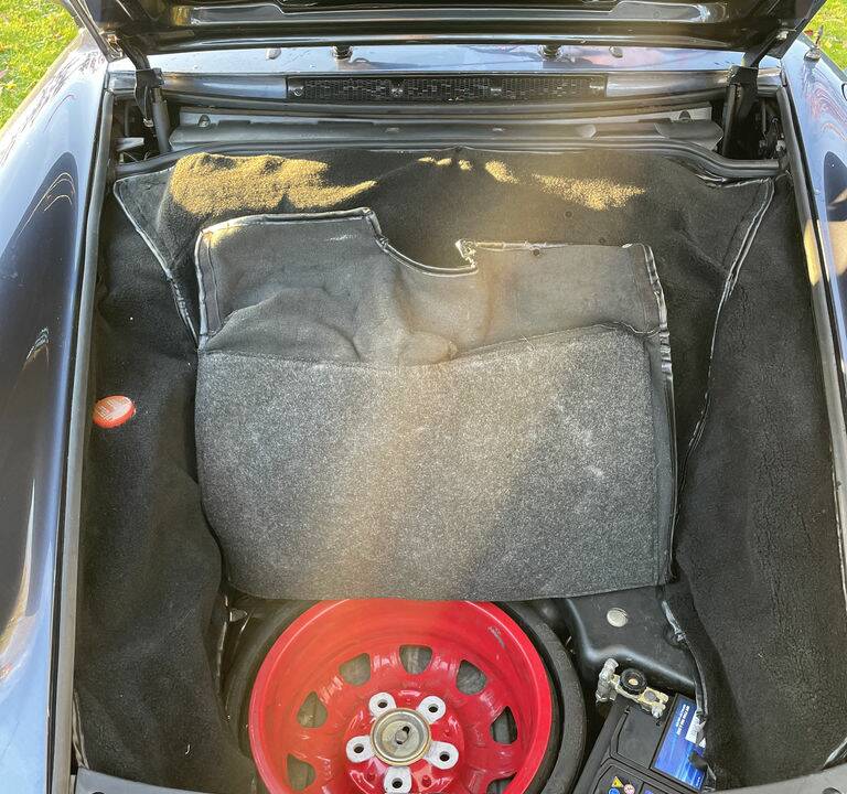 Image 8/8 of Porsche 911 Carrera 4 (1990)