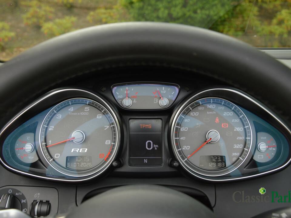 Image 37/50 of Audi R8 Spyder 4.2 FSI Quattro (2011)