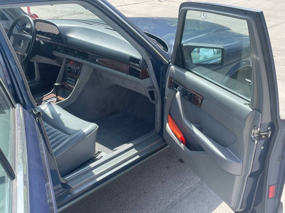 Immagine 5/10 di Mercedes-Benz 420 SE (1989)