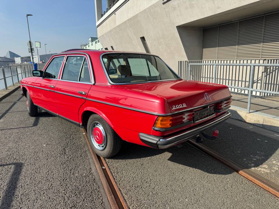 Afbeelding 6/65 van Mercedes-Benz 200 D (1982)