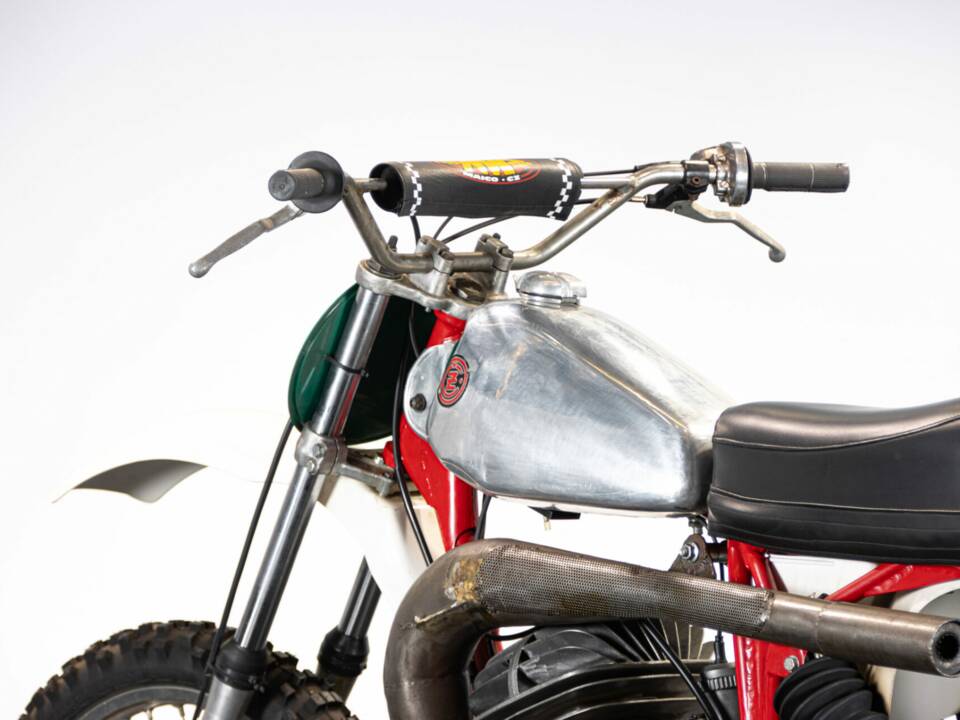 Image 9/50 of CZ 250 (1977)