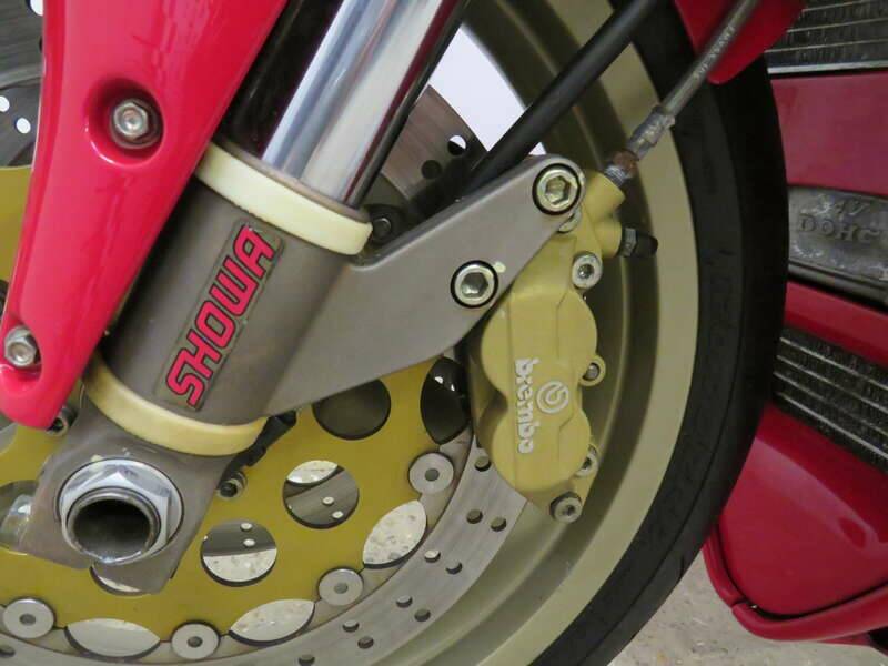Bild 36/47 von Ducati 916 Strada (1994)