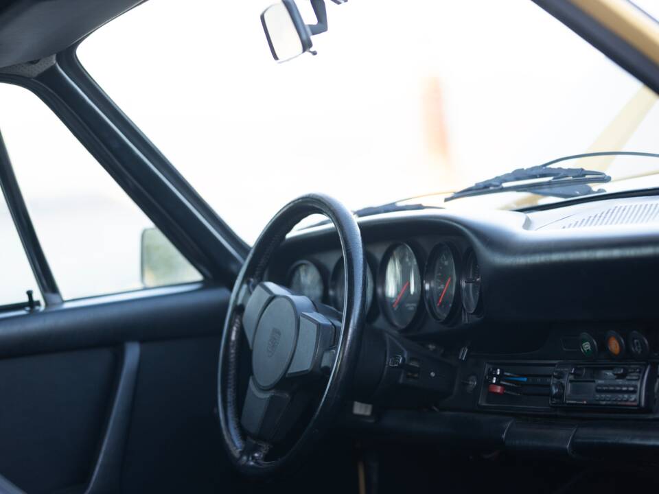 Image 32/58 of Porsche 911 2.7 S (1974)