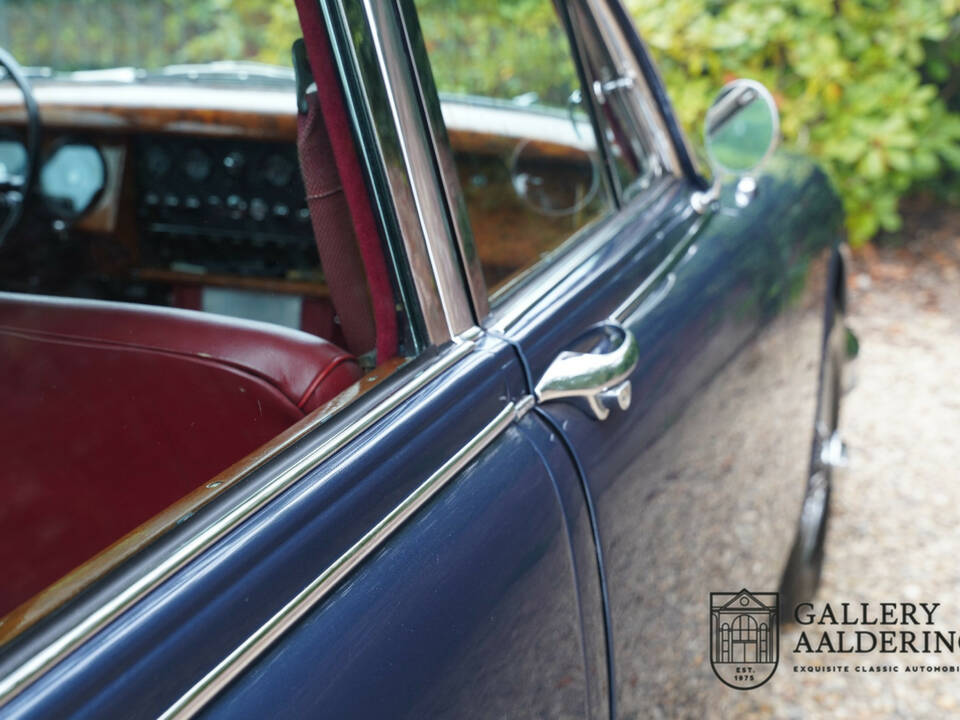 Image 37/50 of Jaguar Mk II 3.4 (1966)