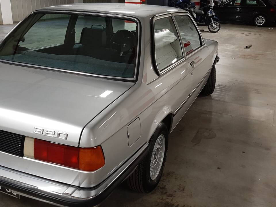 Image 4/22 of BMW 320/6 (1981)