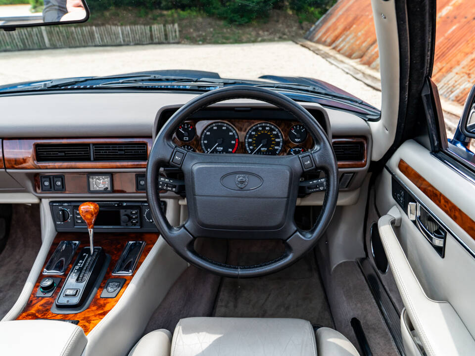 Image 27/38 of Jaguar XJS 4.0 (1995)