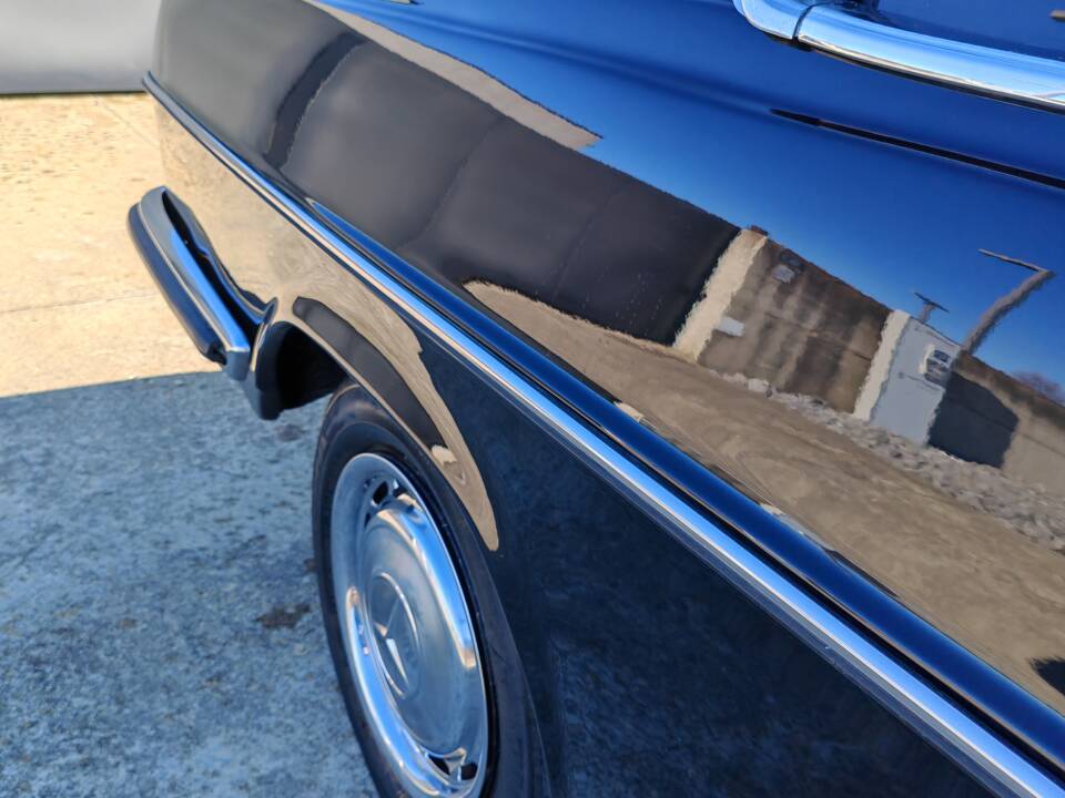 Bild 18/42 von Mercedes-Benz 250 C (1970)