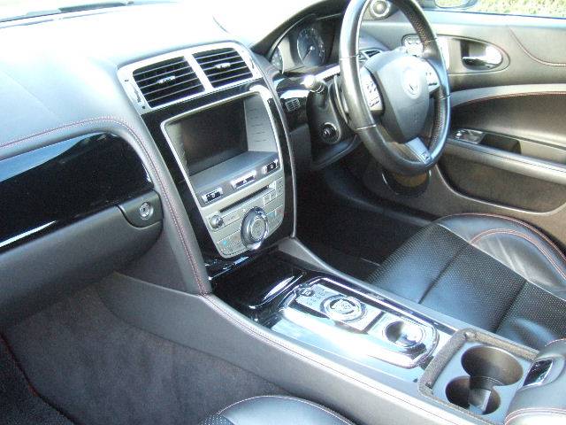 Image 13/17 of Jaguar XKR (2011)