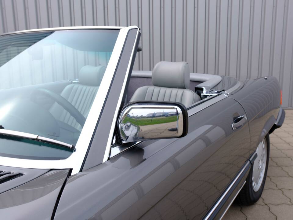 Image 42/97 de Mercedes-Benz 560 SL (1987)