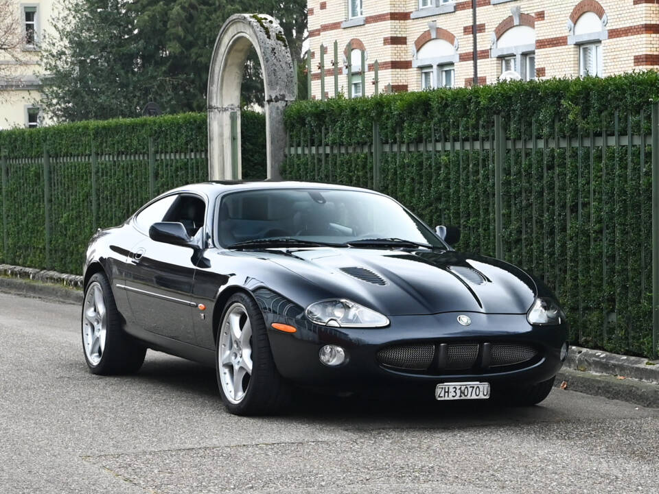 Image 2/51 of Jaguar XKR (2002)