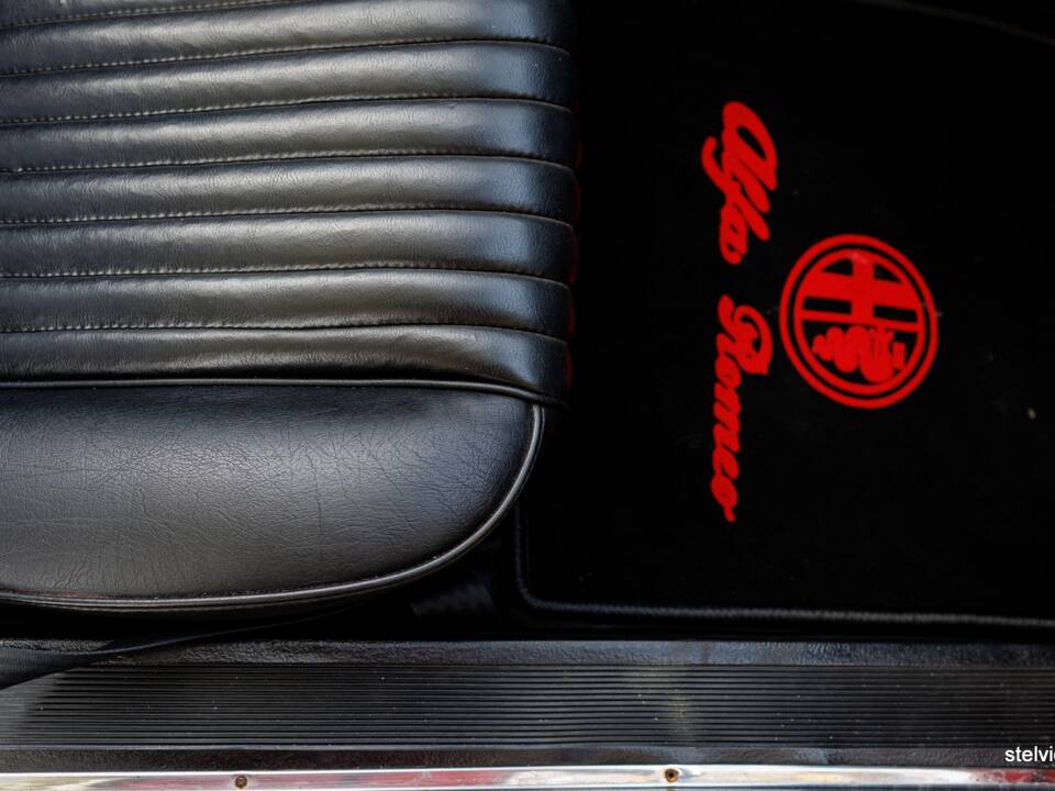 Image 31/43 of Alfa Romeo Spider Veloce 2000 (1976)