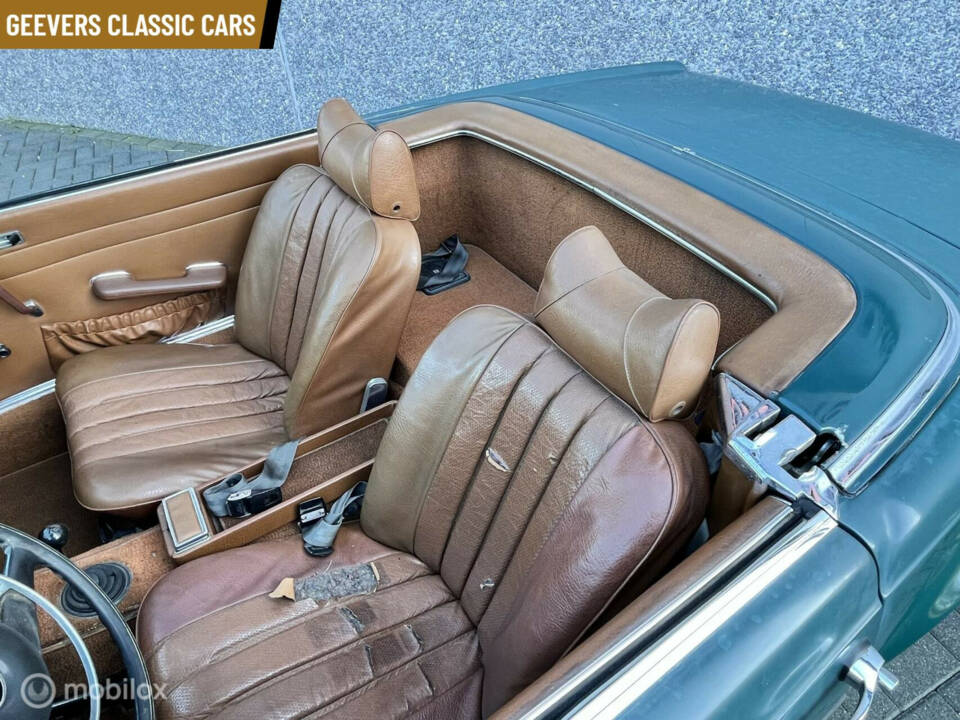 Image 14/44 of Mercedes-Benz 280 SL (1970)