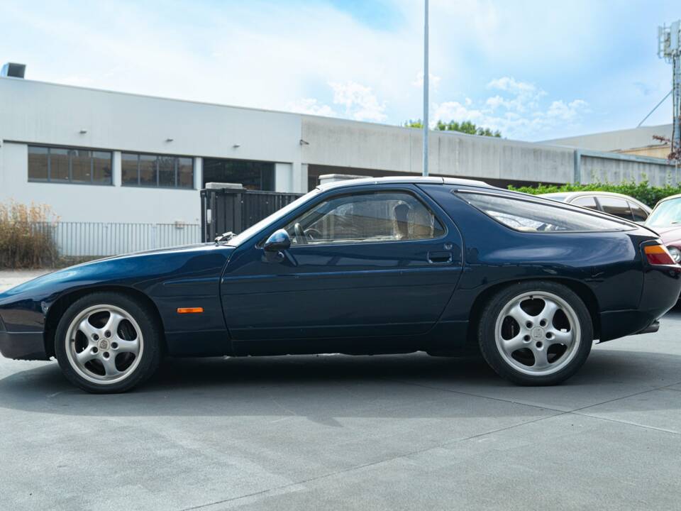 Image 4/34 of Porsche 928 (1981)