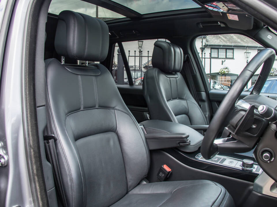 Image 14/18 of Land Rover Range Rover Vogue P400 (2019)