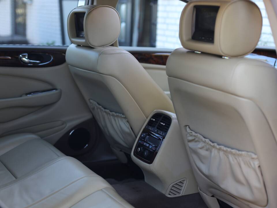 Imagen 67/77 de Jaguar XJ 8 4.2 (2005)