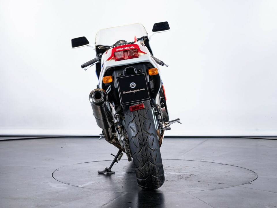 Afbeelding 3/50 van Honda VFR 750R RC 30 (1989)