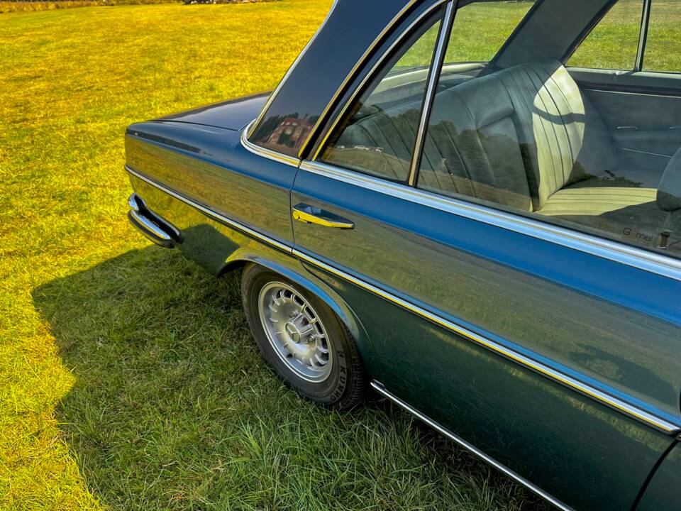 Image 22/57 de Mercedes-Benz 280 SE 3,5 (1972)