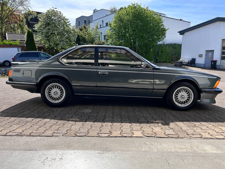 Image 19/23 de BMW 635 CSi (1985)