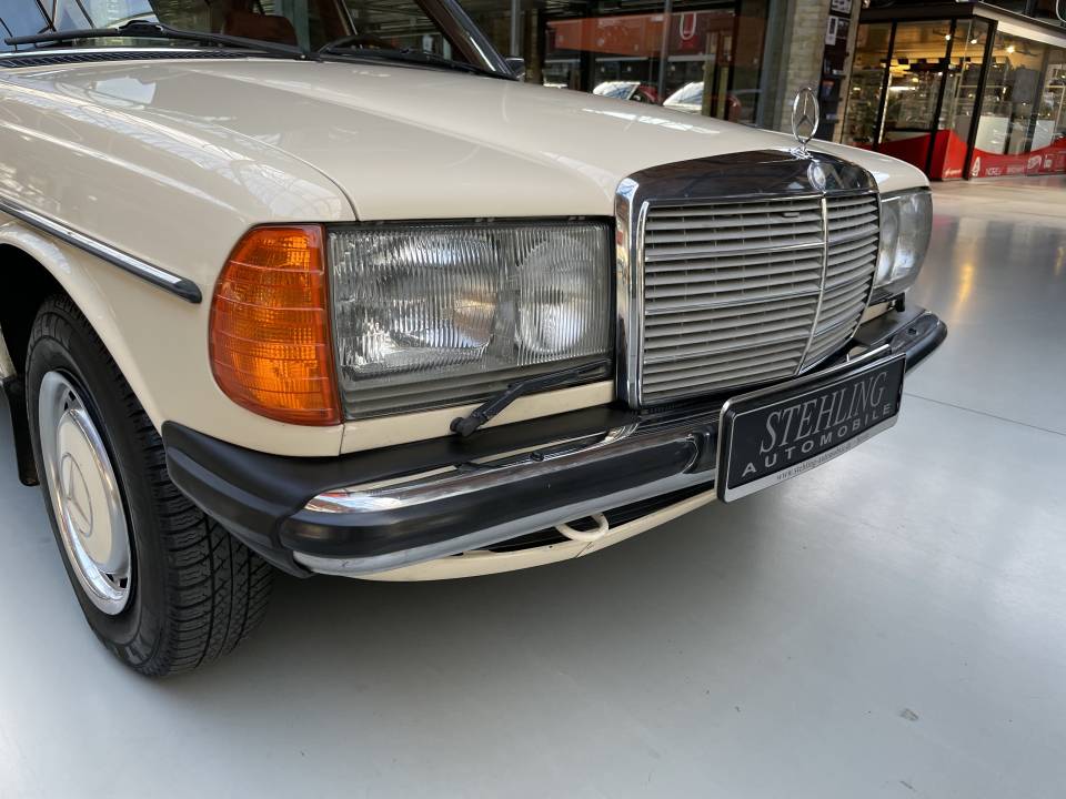 Imagen 4/40 de Mercedes-Benz 230 E (1983)