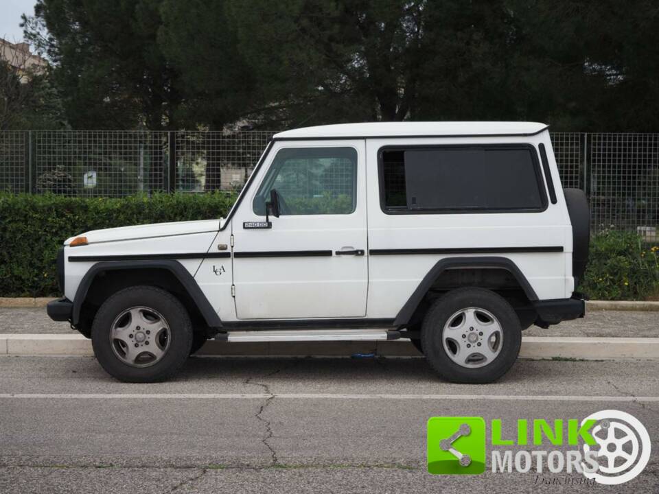 Image 10/10 of Mercedes-Benz 240 GD (SWB) (1985)