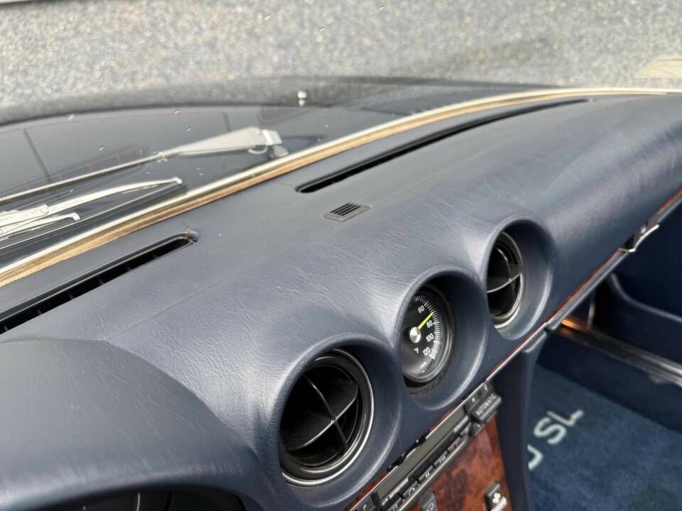 Image 32/50 of Mercedes-Benz 560 SL (1986)