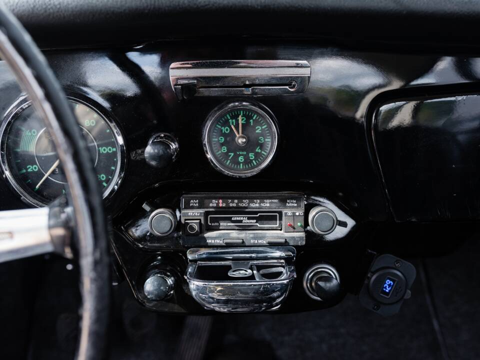 Image 30/48 of Porsche 356 C 1600 (1964)